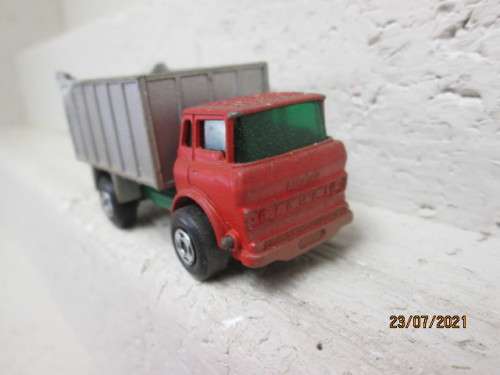 MATCHBOX SUPERFAST : GMC TIPPER TRUCK - NO 26