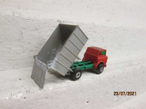 MATCHBOX SUPERFAST : GMC TIPPER TRUCK - NO 26