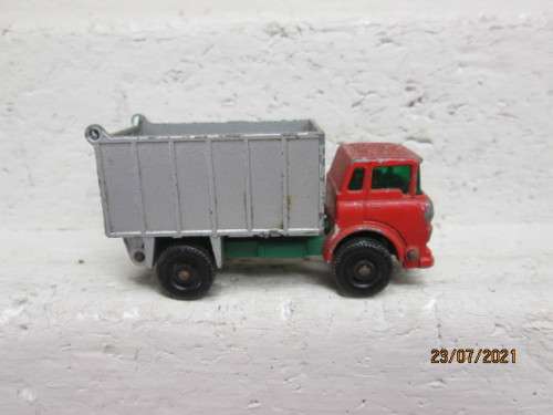 MATCHBOX  : GMC TIPPER TRUCK - NO 26