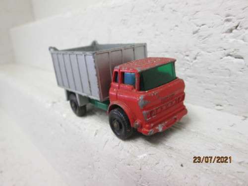 MATCHBOX  : GMC TIPPER TRUCK - NO 26