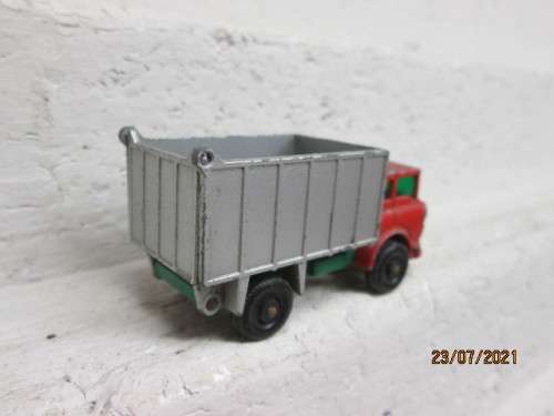 MATCHBOX  : GMC TIPPER TRUCK - NO 26
