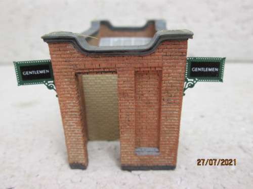 HO / OO SCALE : BACHMANN :  RESIN STATION PLATFORM OLD OPEN STYLE TOILET