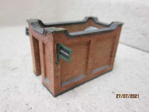 HO / OO SCALE : BACHMANN :  RESIN STATION PLATFORM OLD OPEN STYLE TOILET