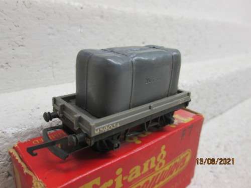 OO SCALE: TRIANG : 10 TON OPEN GOODS WITH TARPAULIN LOAD - BOXED