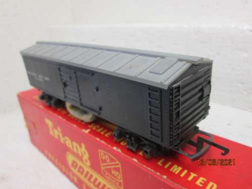 OO SCALE: TRIANG : TRACK CLEANER BOX CAR - BOXED