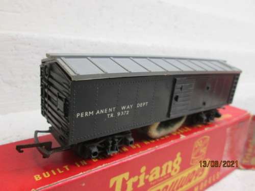 OO SCALE: TRIANG : TRACK CLEANER BOX CAR - BOXED