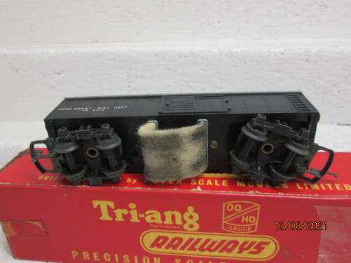 OO SCALE: TRIANG : TRACK CLEANER BOX CAR - BOXED