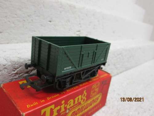 OO SCALE: TRIANG : GREEN OPEN GOODS - BOXED