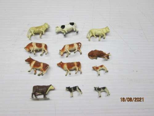 HO SCALE : COWS - X12