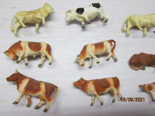 HO SCALE : COWS - X12