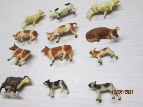 HO SCALE : COWS - X12