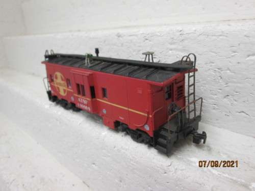 HO SCALE : ATHEARN : CABOOSE - SANTE FE