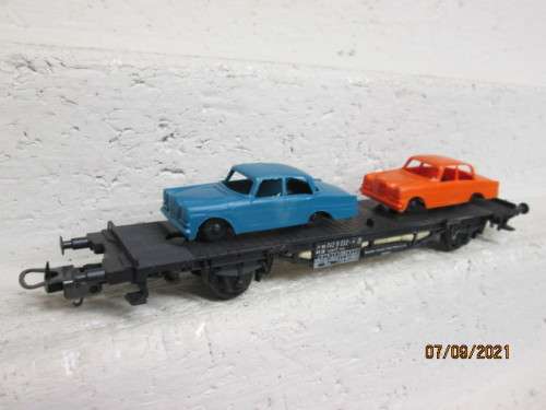 HO SCALE : LIMA : FLAT CAR WITH CAR LOAD