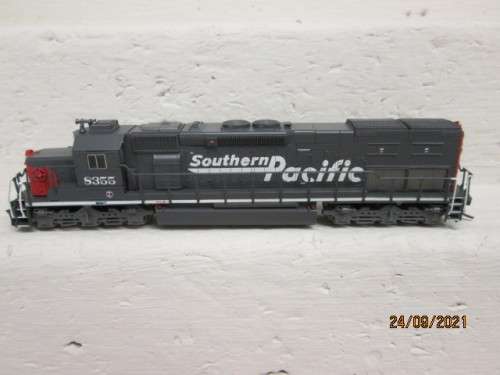 N SCALE : INTERMOUNTAIN SD40T-2 DIESEL LOCOMOTIVE - BOXED