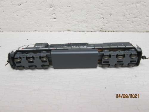N SCALE : INTERMOUNTAIN SD40T-2 DIESEL LOCOMOTIVE - BOXED