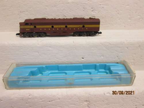 N SCALE : ATLAS : E8 PENNSYLVANIA DIESEL LOCOMOTIVE - BOXED