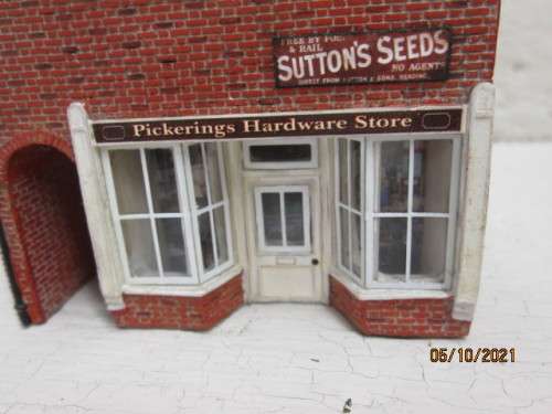 OO SCALE : HORNBY : DOUBLE STORY PICKERINGS HARDWARE STORE - (THICK RESIN TYPE)