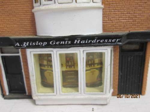 OO SCALE : HORNBY : DOUBLE STORY - HISLOP GENTS HAIRDRESSER - (THICK RESIN TYPE)