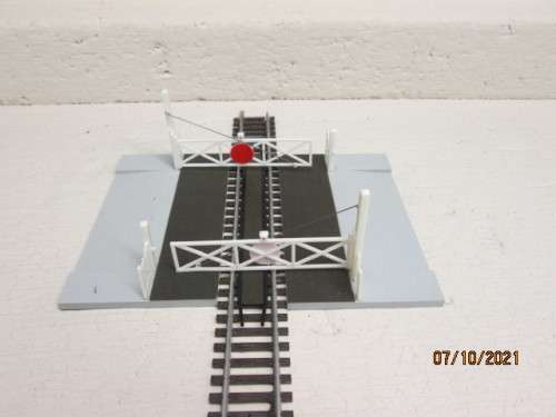 HO / OO SCALE : RAIL CROSSING