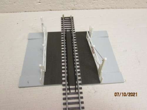HO / OO SCALE : RAIL CROSSING