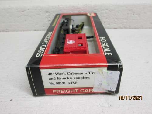 HO SCALE : MODEL POWER : SANTE FE- 40FOOT WORK CABOOSE WITH CRANE - BOXED