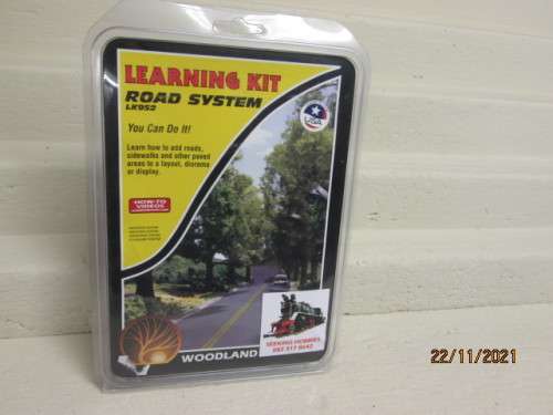 HO SCALE : WOODLANDS : ROAD SYSTEM LEARNING KIT