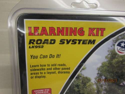 HO SCALE : WOODLANDS : ROAD SYSTEM LEARNING KIT