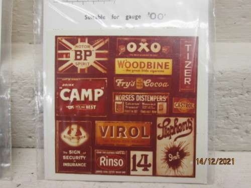 OO SCALE : TINY SIGNS - VARIOUS POSTER BOARDS - X6