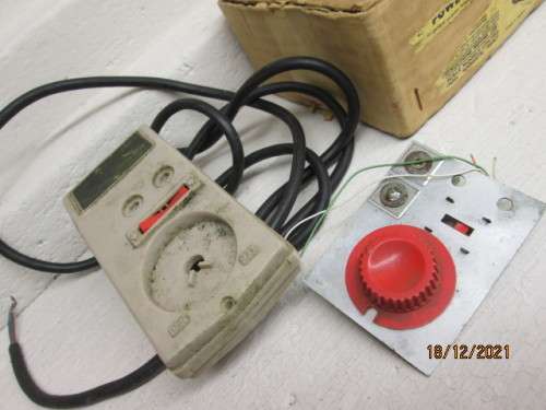 OO SCALE : TRIANG : TRACK - X8 PIECES + TRANSFORMER