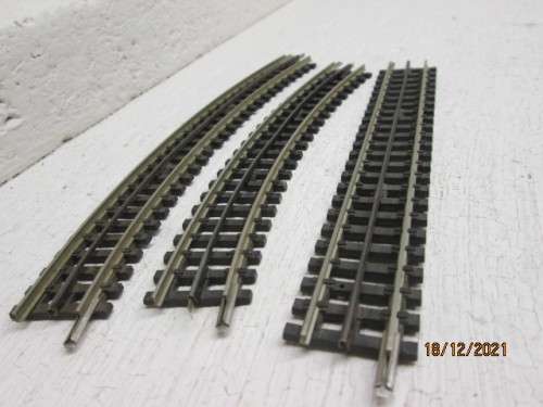 HO SCALE : TRIX : TRACK - 3-RAIL - X3 PIECES