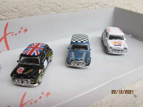 OO SCALE : HAMLEYS : RACING MINI SET OF SIX - BOXED