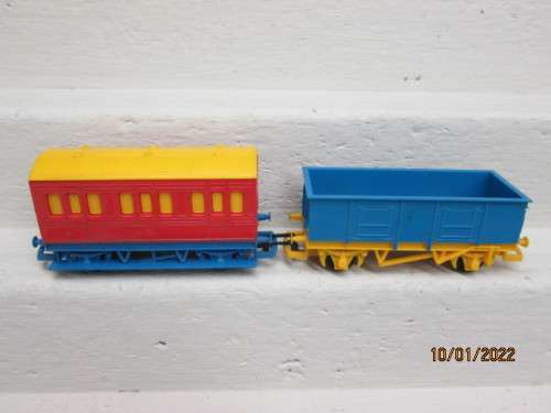 OO SCALE : HORNBY : X2 COACHES