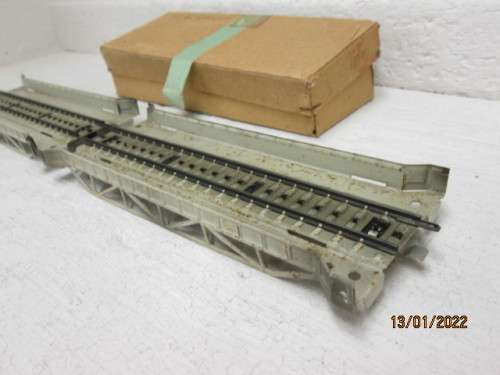 HO SCALE : MARKLIN : X2 M TRACK : METAL STRAIGHT BRIDGE - BOXED