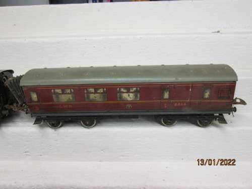 O SCALE : HORNBY : CLOCKWORK LOCOMOTIVE + X2 COACHES - ROYAL SCOTT SET