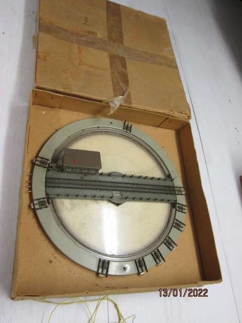 HO SCALE : MARKLIN : TURNTABLE - M- TRACK - BOXED