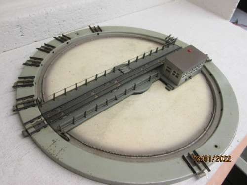 HO SCALE : MARKLIN : TURNTABLE - M- TRACK - BOXED