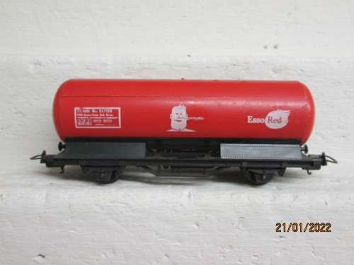HO SCALE : LIMA : ESSO RED TANKER