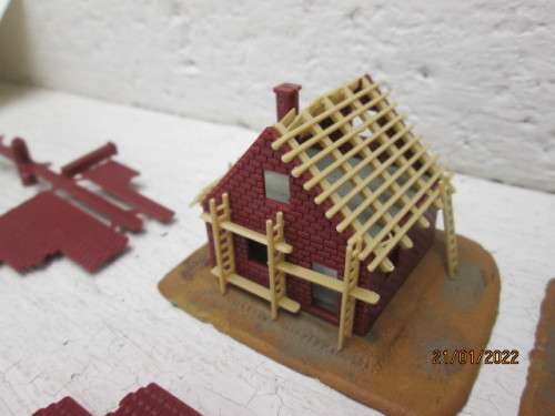 N SCALE : POLA : HOUSES X2 - UNDER CONSTRUCTION