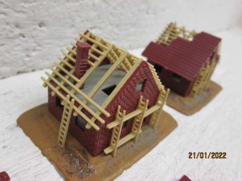 N SCALE : POLA : HOUSES X2 - UNDER CONSTRUCTION