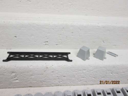 N SCALE : BACHMANN : 31 PIECE PIER SET - BOXED