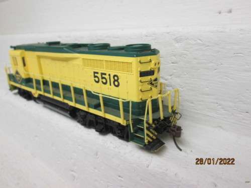 HO SCALE BACHMANN : GP30 - READING LINES - DIESEL LOCOMOTIVE - DCC