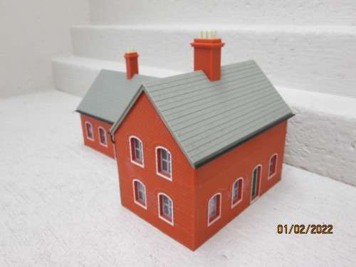 OO SCALE: L-SHAPE RAILWAY TYPE BUILDING