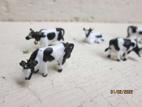 OO SCALE: VARIOUS COWS - X7