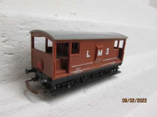 OO SCALE : HORNBY : LMS 20 TON GUARDS VAN