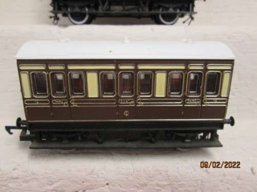 OO SCALE : HORNBY : GWR SHORT PASSENGER COACHES - X3 - BOXED