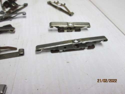 HO SCALE : MARKLIN : PICK UP SHOES - SCRAPYARD