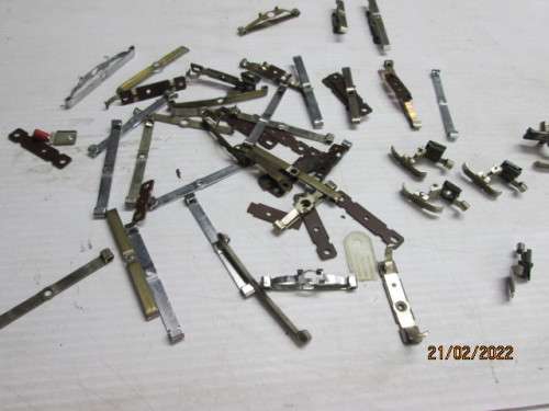 HO SCALE : MARKLIN : PICK UP SHOES - SCRAPYARD