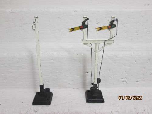 OO SCALE : HORNBY DUBLO : RAIL SIGNALS - X2
