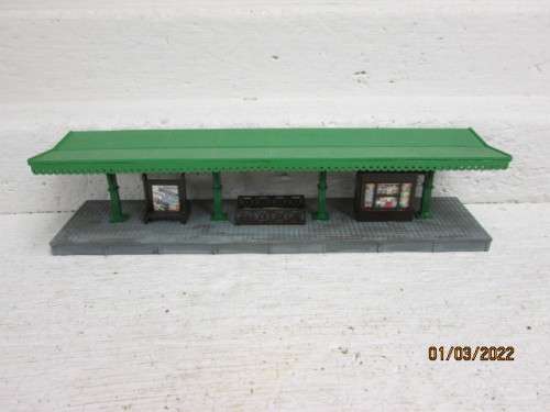 HO SCALE : STATION PLATFORM WITH CANOPY ROOF
