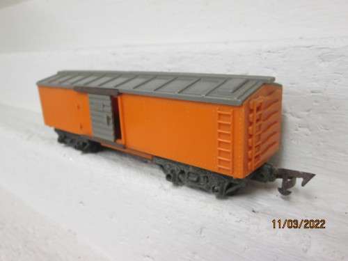OO SCALE : TRIANG : ORANGE BOX CAR